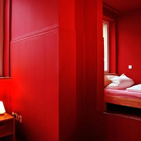 Otel Happy End